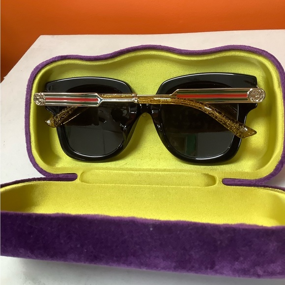 Gucci Signature Web Sherry Line Shades - Picture 4 of 13